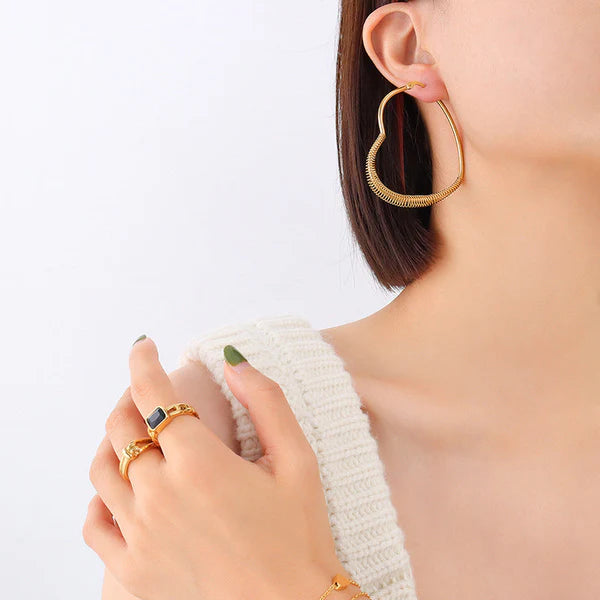 Loire Vintage 18K Gold Heart Hoops