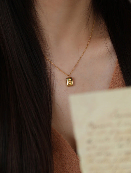 14k  three-dimensional octagonal star diamond necklace